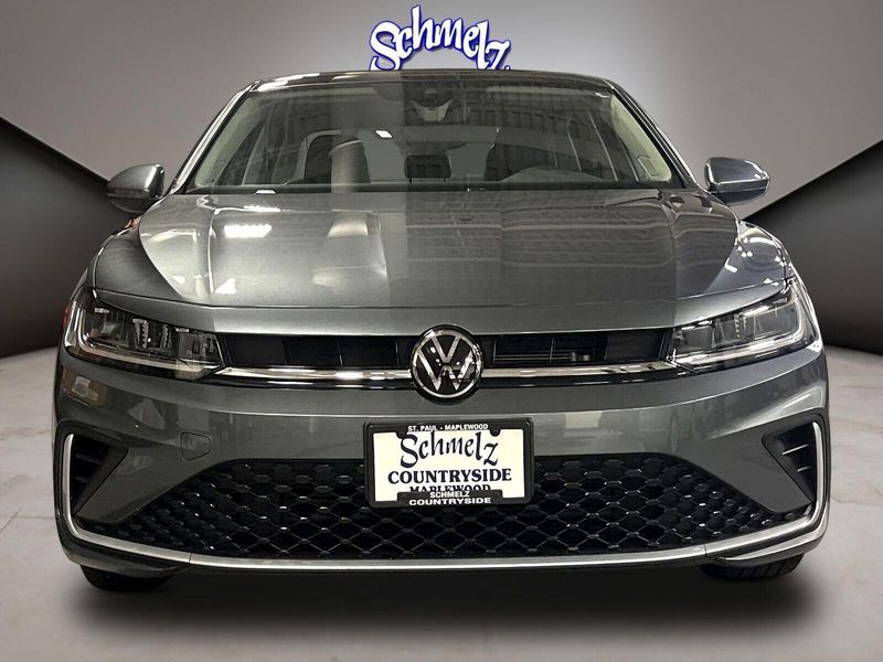 Used 2025 Volkswagen Jetta SE w/SunroofImage 2