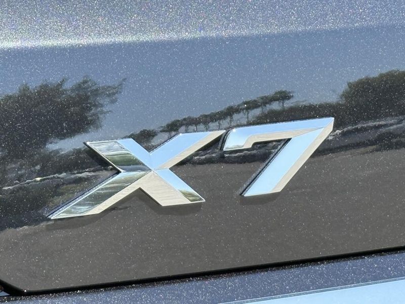 2025 BMW X7 xDrive40iImage 13