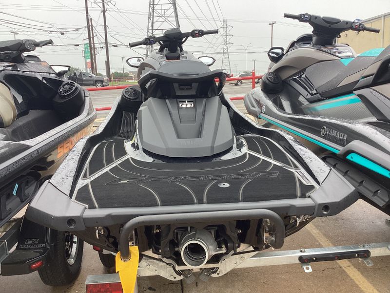2023 Yamaha GP1800R HO WITH AUDIO SYSTEM BLACK AND CARBON Image 11