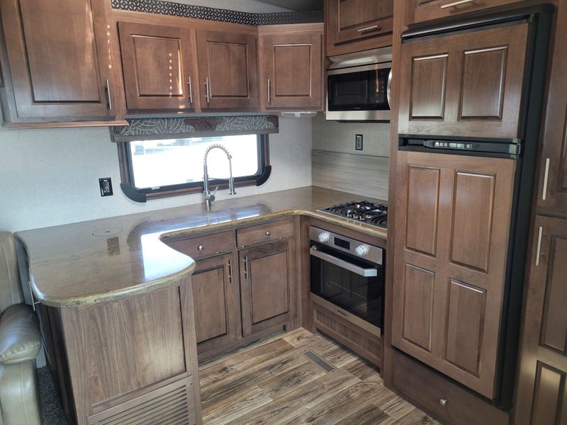 Used 2022 ARCTIC FOX 29-5K Image 22