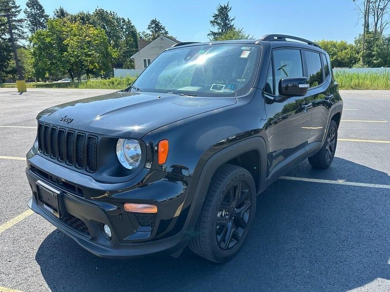 2022 Jeep Renegade Altitude photo 2