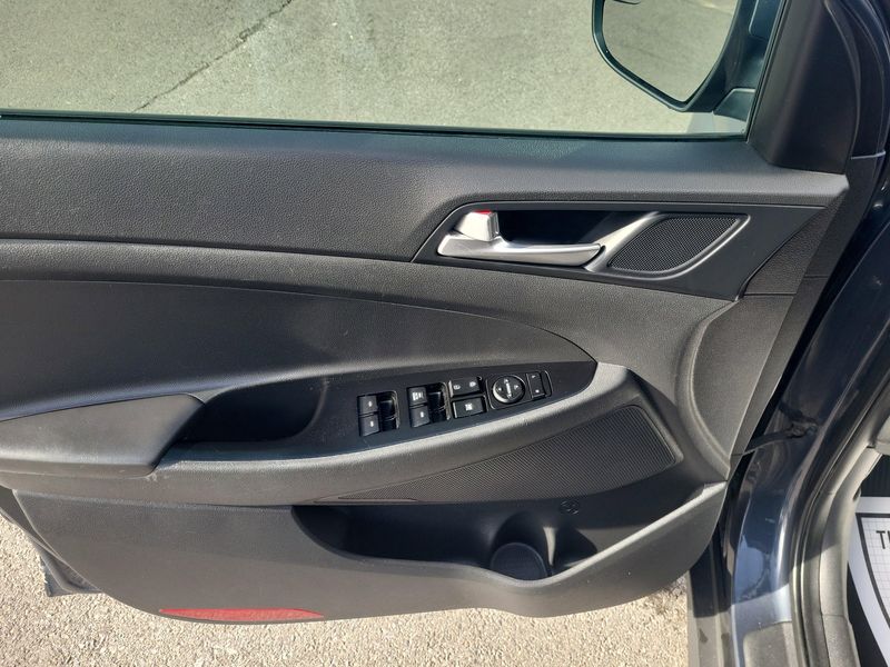 Used 2019 Hyundai Tucson SEImage 3