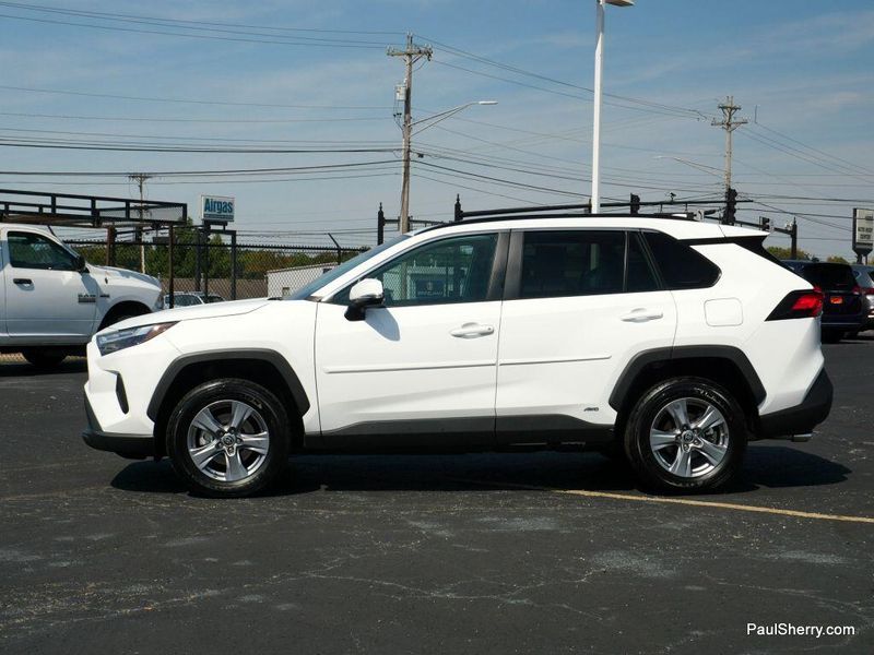 2024 Toyota RAV4 Hybrid LE photo 8
