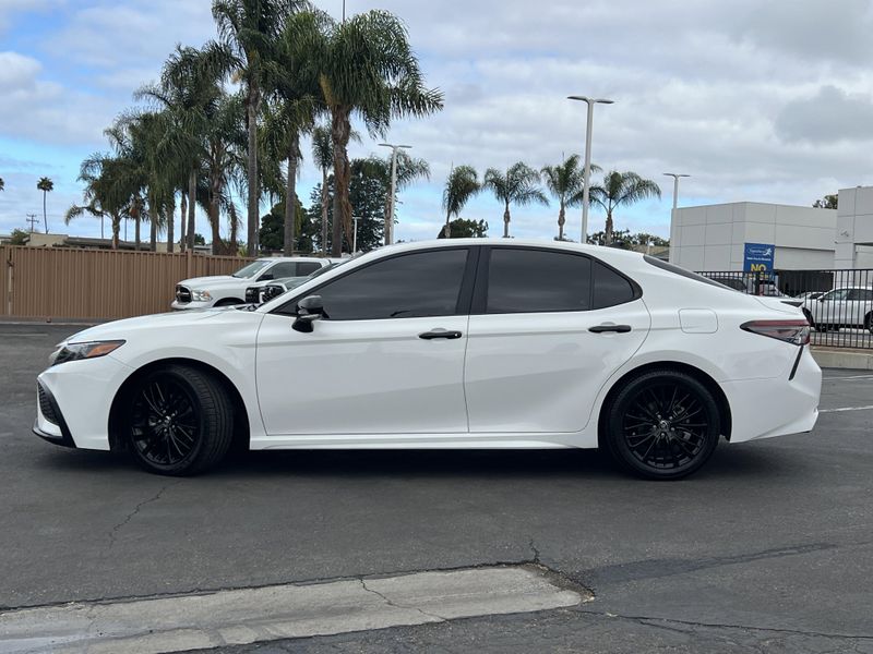Used 2022 Toyota Camry Hybrid SEImage 2