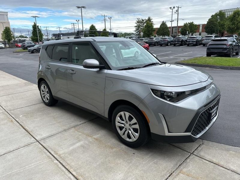 2023 Kia Soul LXImage 3