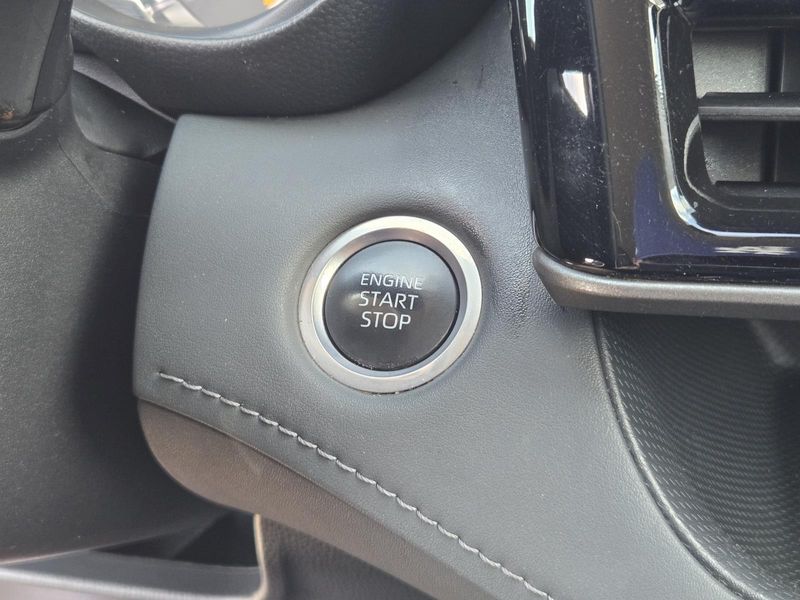 Used 2024 Toyota Highlander LE FWD (Natl)