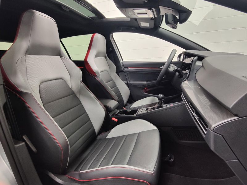 2022 Volkswagen Golf GTI SE w/Sunroof/Leather PkgImage 4