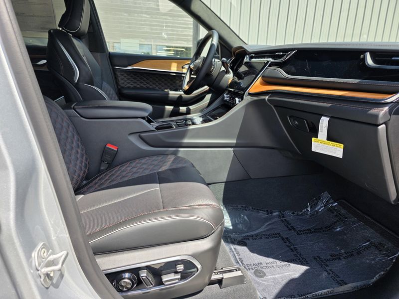 Used 2023 Jeep Grand Cherokee 4xe Summit ReserveImage 16