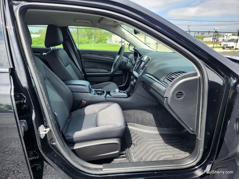 2023 Chrysler 300 Touring SportImage 28
