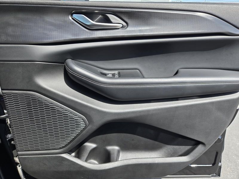 Used 2023 Jeep Grand Cherokee Altitude 4x4