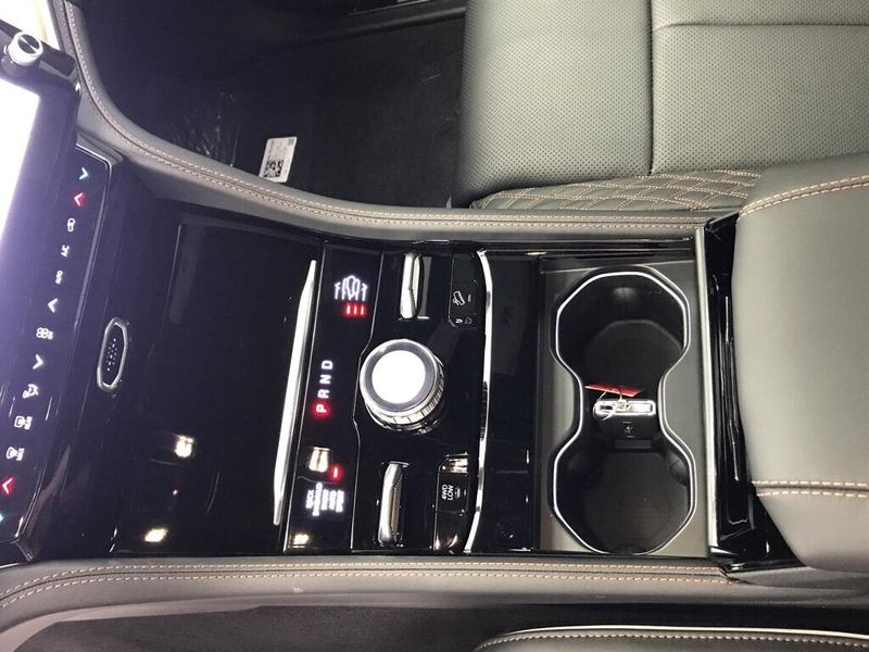 New 2026 Jeep Grand Cherokee L Summit 4x4Image 6