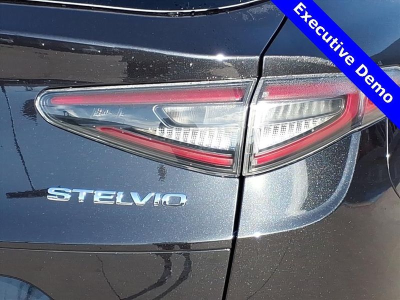 New 2025 Alfa Romeo Stelvio AwdImage 7