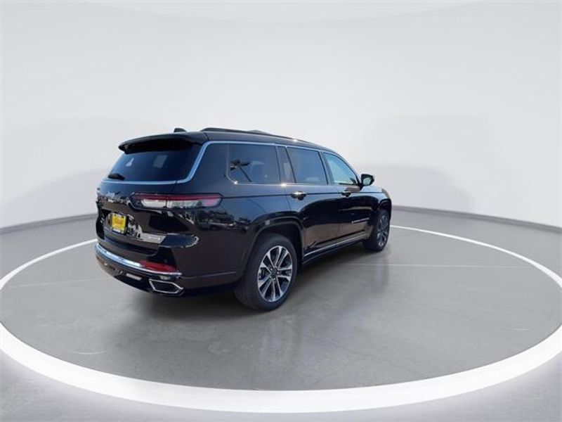 New 2024 Jeep Grand Cherokee L Overland 4x4Image 8
