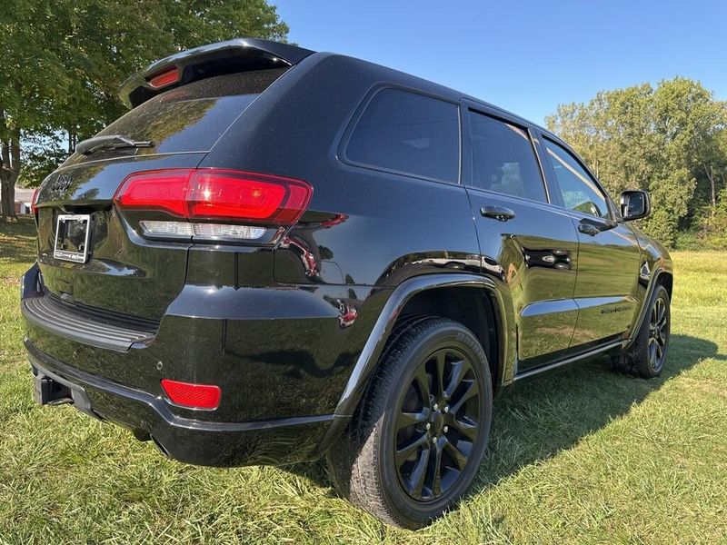 2019 Jeep Grand Cherokee Altitude photo 3