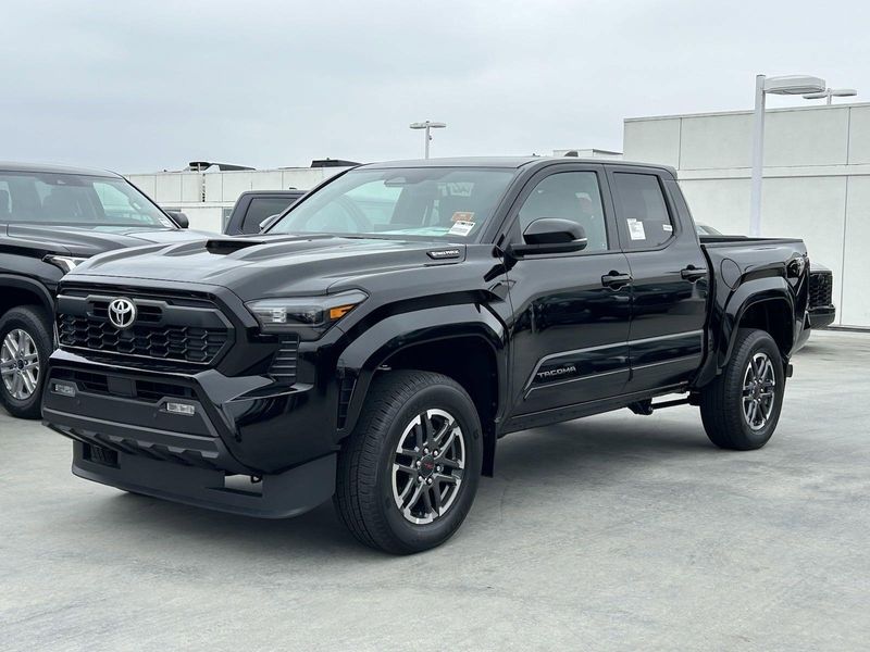 2024 Toyota Tacoma TRD Sport HybridImage 6