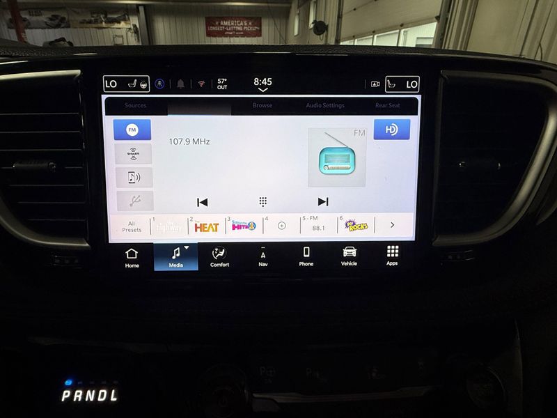 Used 2024 Chrysler Pacifica Hybrid PinnacleImage 29