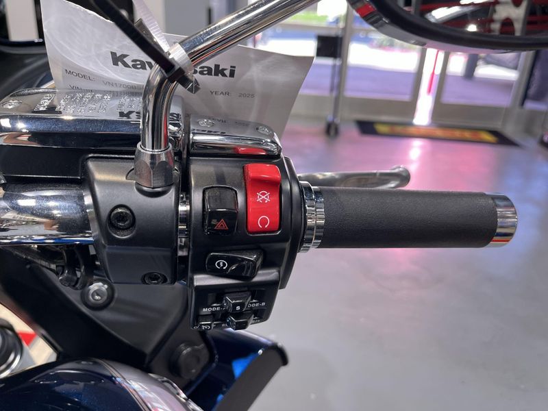 New 2025 Kawasaki VULCAN 1700 VOYAGER ABS Image 12