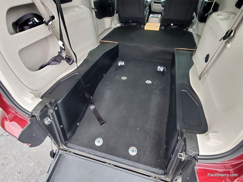2023 Chrysler Voyager LXImage 18