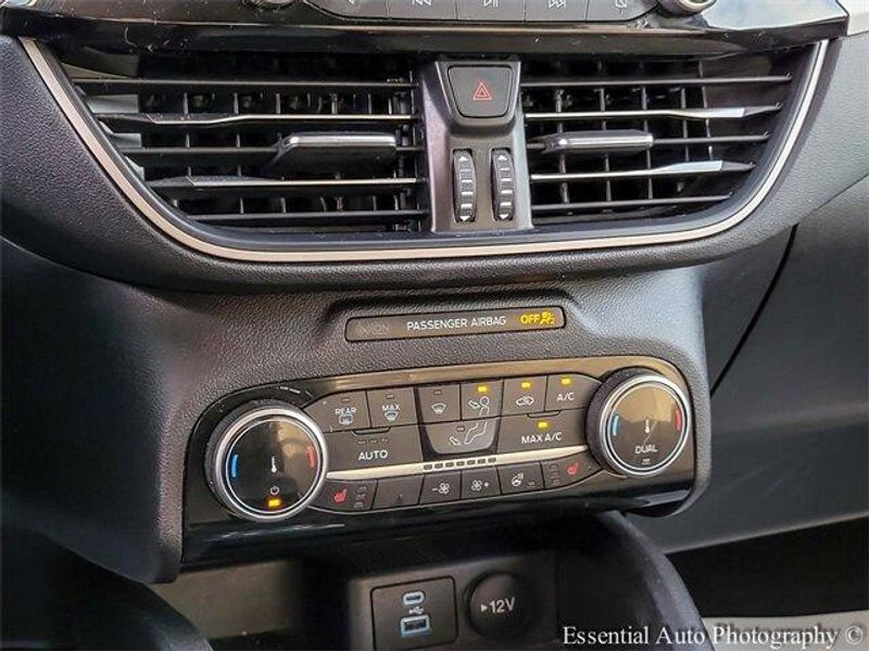2022 Ford Escape SE photo 17