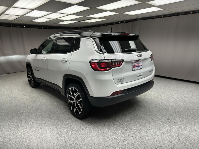 Used 2025 Jeep Compass LimitedImage 2