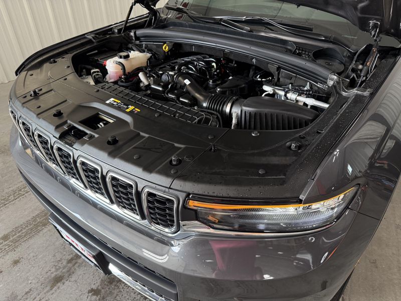 Used 2025 Jeep Grand Cherokee L LaredoImage 18