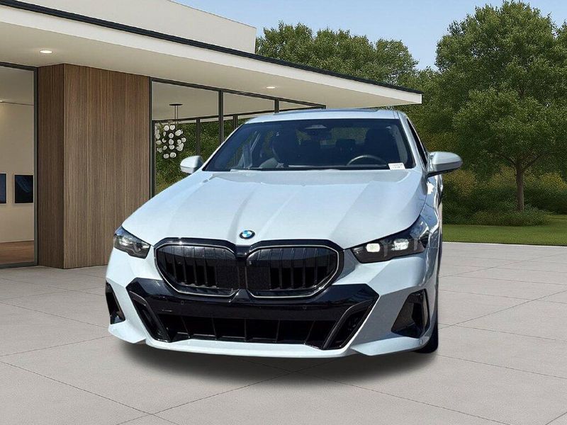 Used 2025 BMW 5 Series 530iImage 3