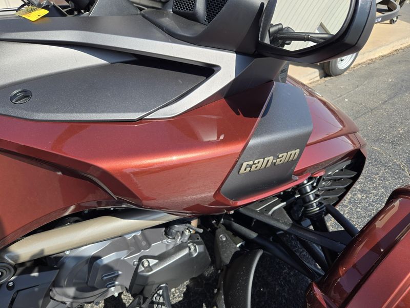 NEW 2026 CAN-AM SPYDER F3 LIMITED SPECIAL SERIES Image 11