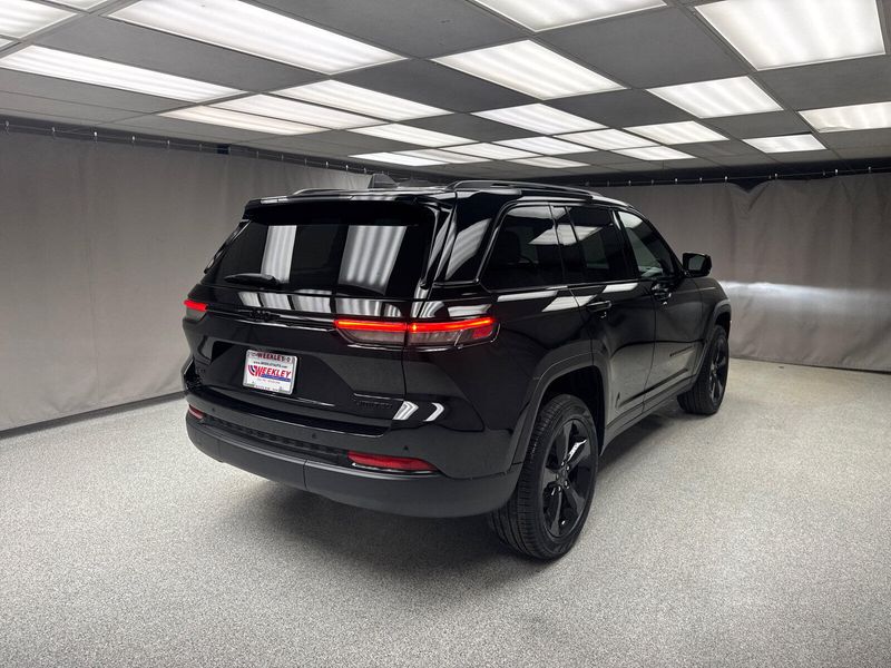 2025 Jeep Grand Cherokee Limited 4x4Image 3