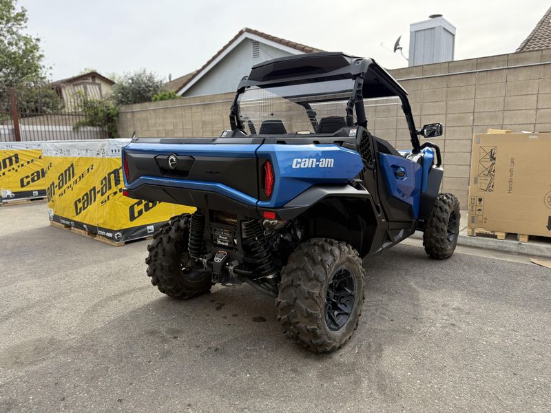 2023 Can-Am COMMANDER XT 700 Image 4