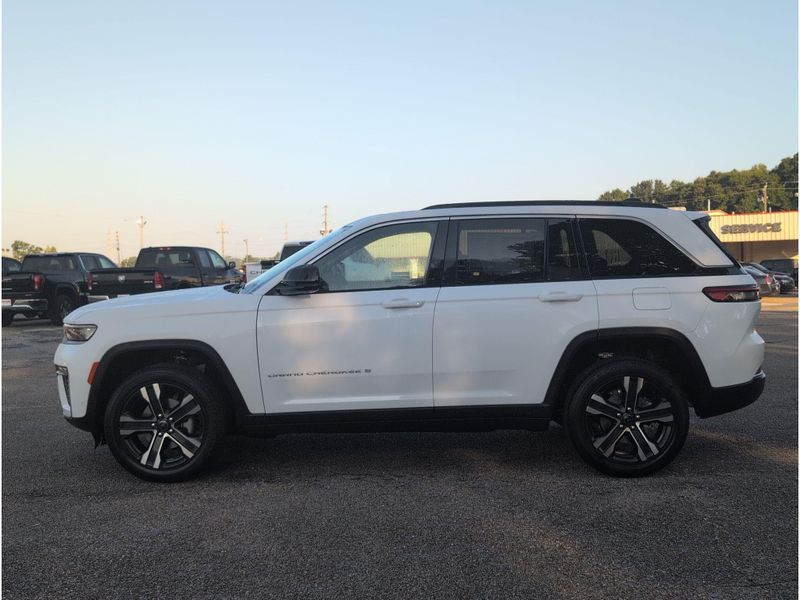 New 2027 Jeep Grand Cherokee LimitedImage 2