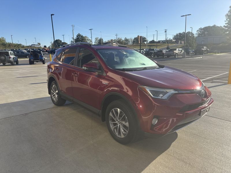 Used 2018 Toyota RAV4 Hybrid XLEImage 4