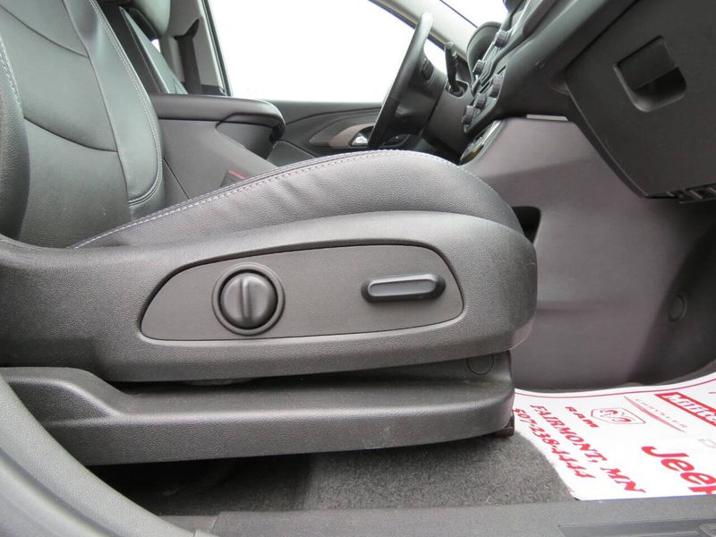 2023 GMC Terrain SLT AWD 4dr SUVImage 23