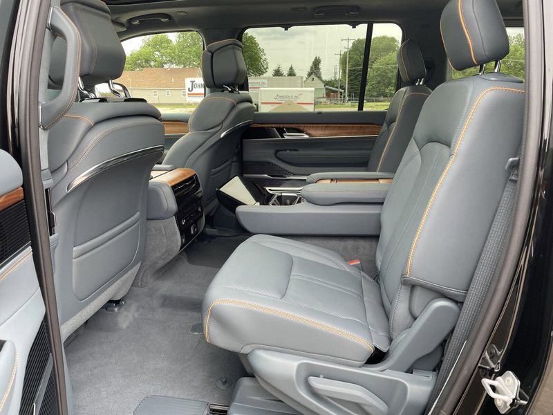 2022 Grand Wagoneer Series II 4x4Image 15