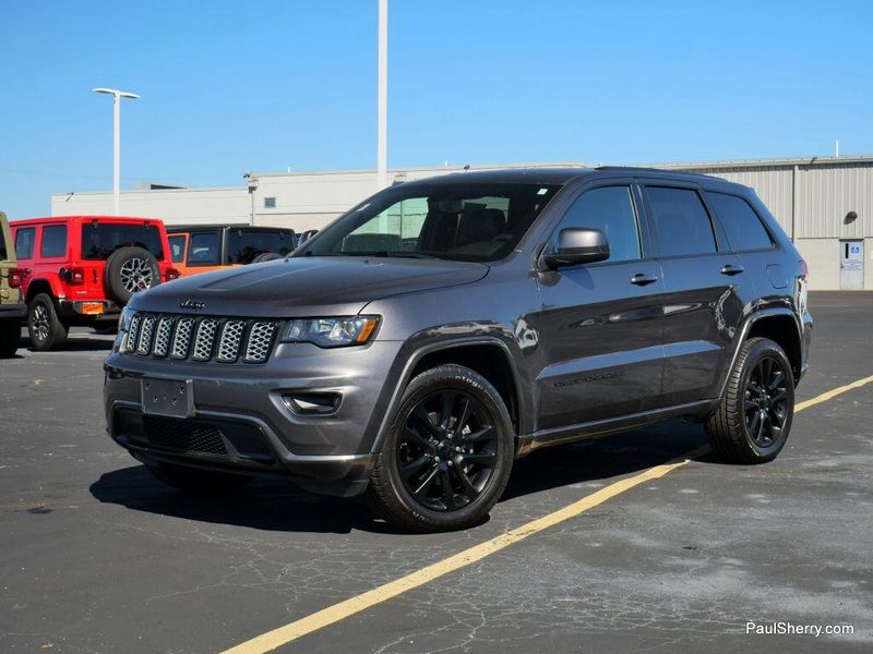 2018 Jeep Grand Cherokee Altitude photo 4