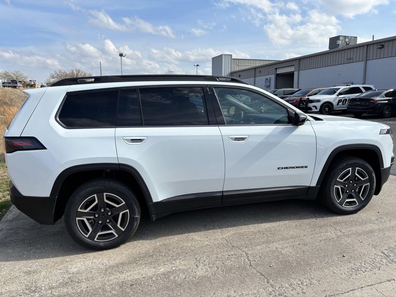 New 2026 Jeep Cherokee Limited 4x4Image 18