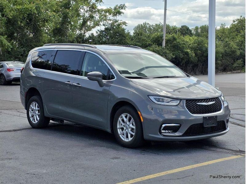 Used 2022 Chrysler Pacifica Touring L