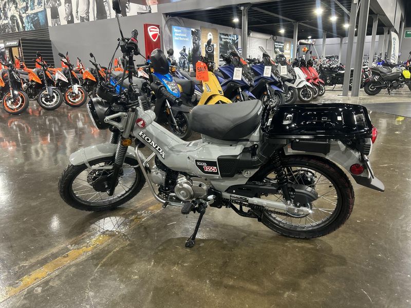 2025 Honda TRAIL 125  in a PEARL SMOKY GRAY exterior color. Del Amo Motorsports of Redondo Beach (424) 390-7811 delamomotorsports.com 