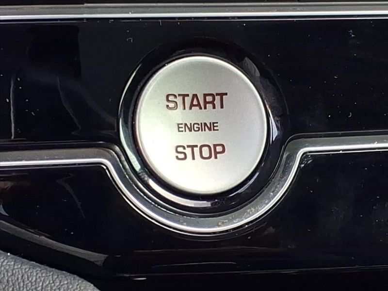 Used 2020 Jaguar F-PACE 25t PrestigeImage 6