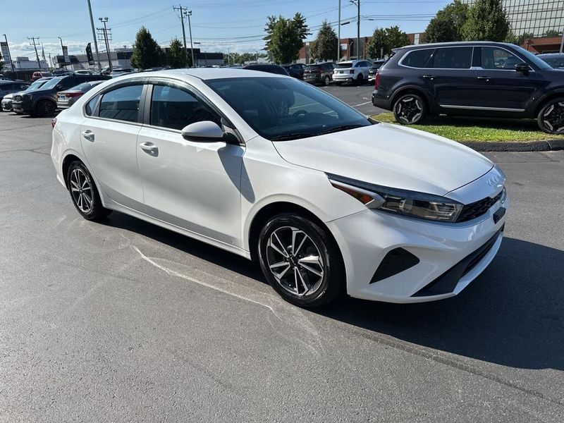 Used 2023 Kia Forte LXSImage 3