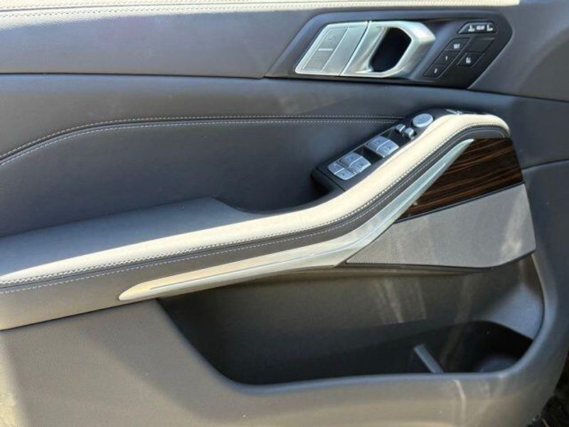 Used 2026 BMW X7 xDrive40iImage 18