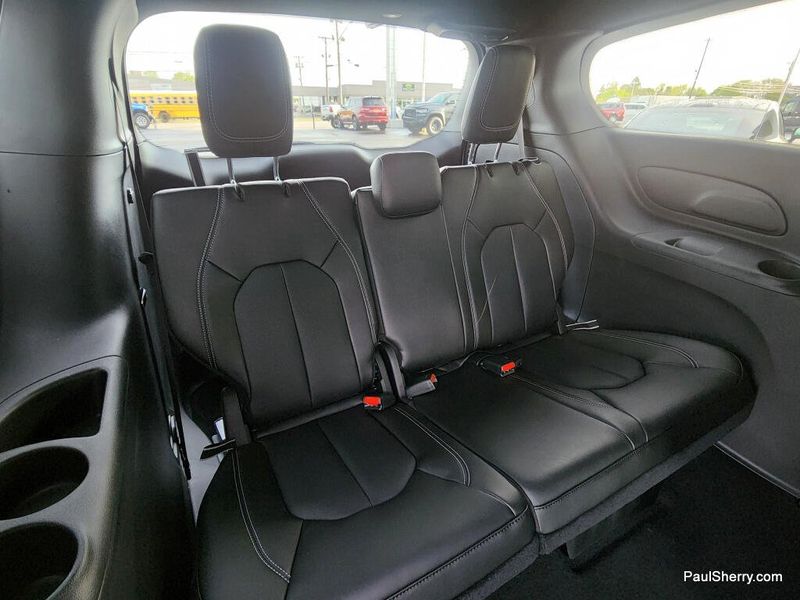 New 2026 Chrysler Voyager Lx