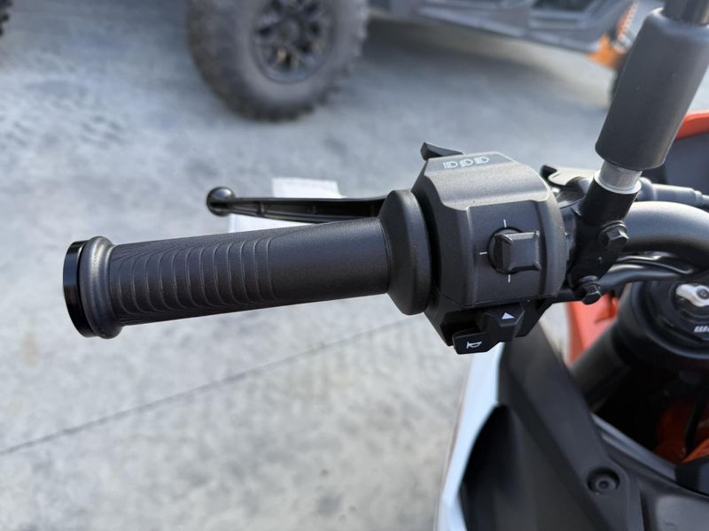 New 2025 KTM 390 SMC R Image 7