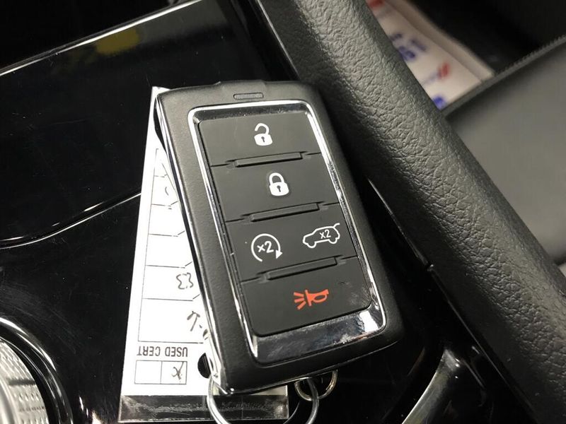 Used 2023 Jeep Grand Cherokee L LimitedImage 13