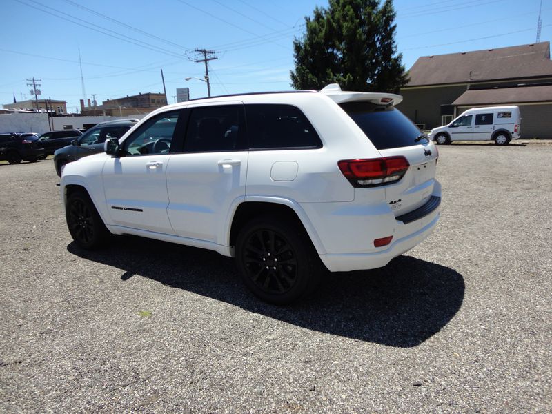 2020 Jeep Grand Cherokee AltitudeImage 2