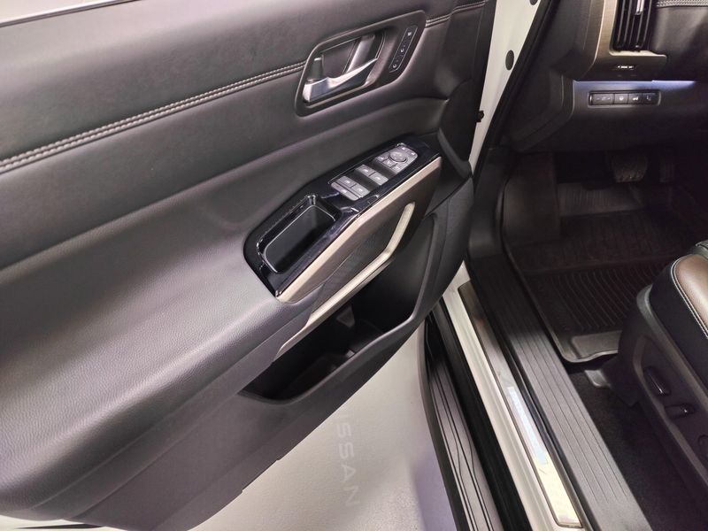 2023 Nissan Pathfinder Platinum V6 AWD BlackImage 34