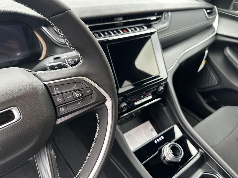 New 2025 Jeep Grand Cherokee L Laredo X 4x4Image 26