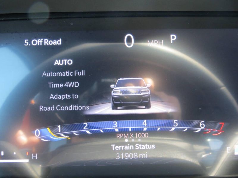 Used 2024 Jeep Grand Cherokee L Limited 4x4 4dr SUVImage 21