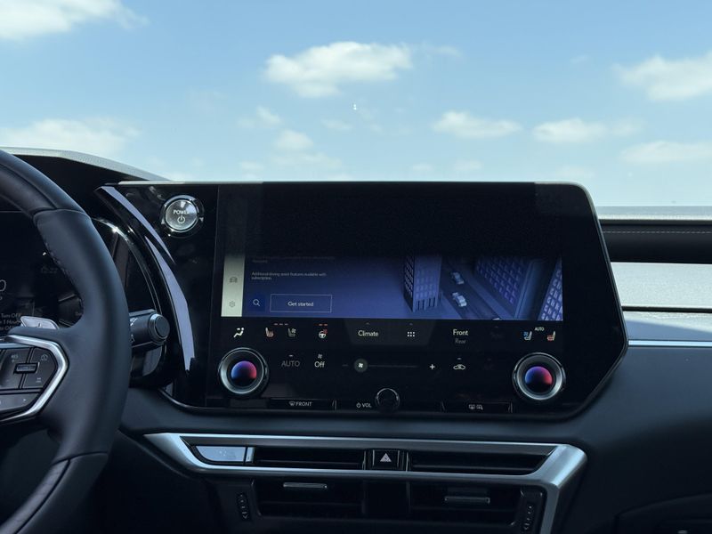 2025 Lexus RX Image 25