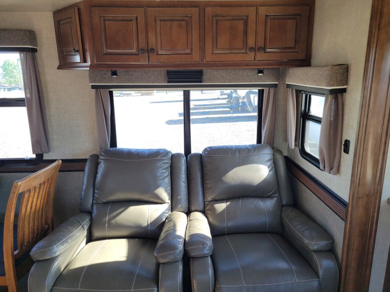 Used 2016 HEARTLAND BIG HORN 3010RE Image 15