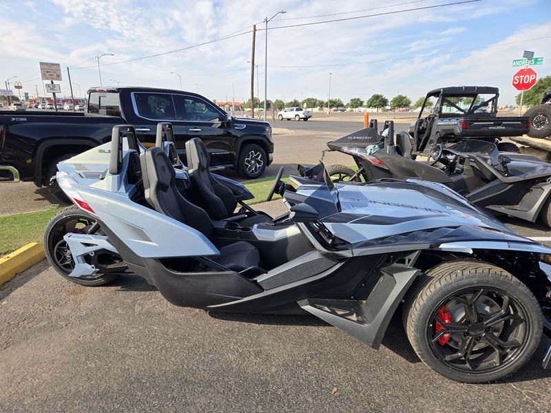 NEW 2026 POLARIS SLINGSHOT SIGNATURE EDITION AUTODRIVE Image 2